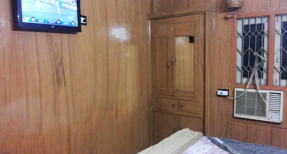 Hotel Indhra Deluxe Lodge, Cumbum 4